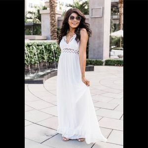 white maxi dress Pink Lily Boutique size medium